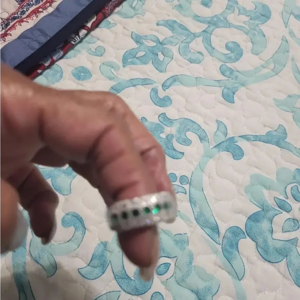 Emerald Silver Band Ring - NEW - SIZE 7